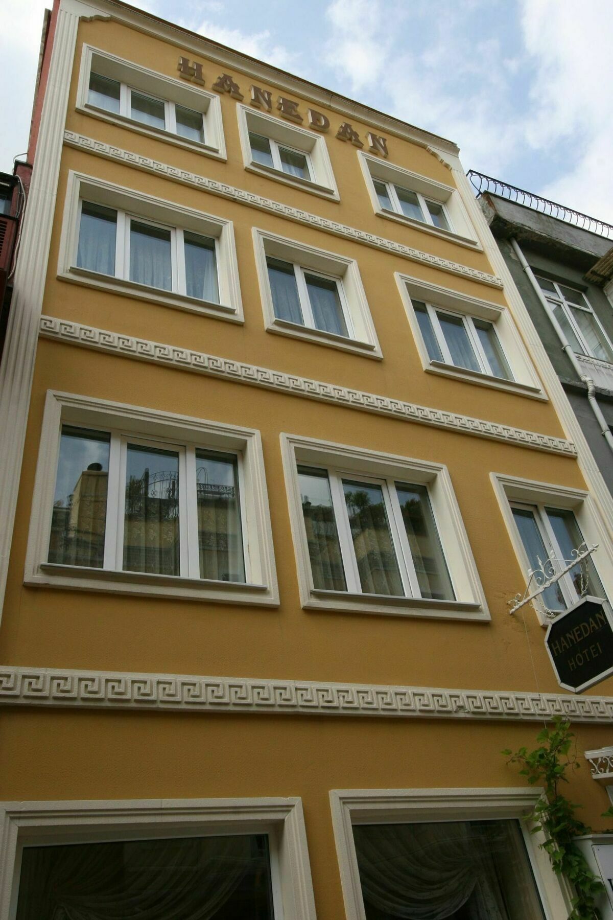 Готель Hanedan